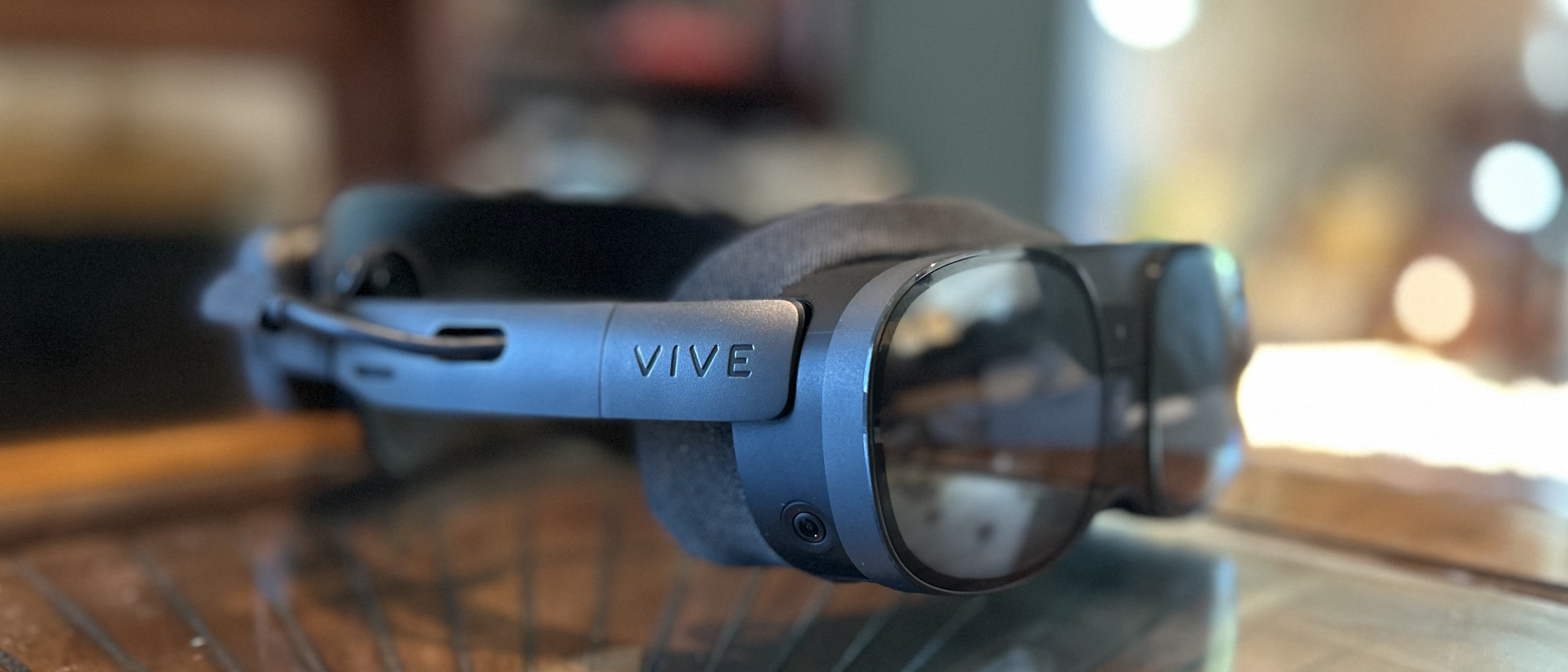 Vive XR Elite Hands-on: Lightweight & Compact, But Shares Quest Pro's Woes