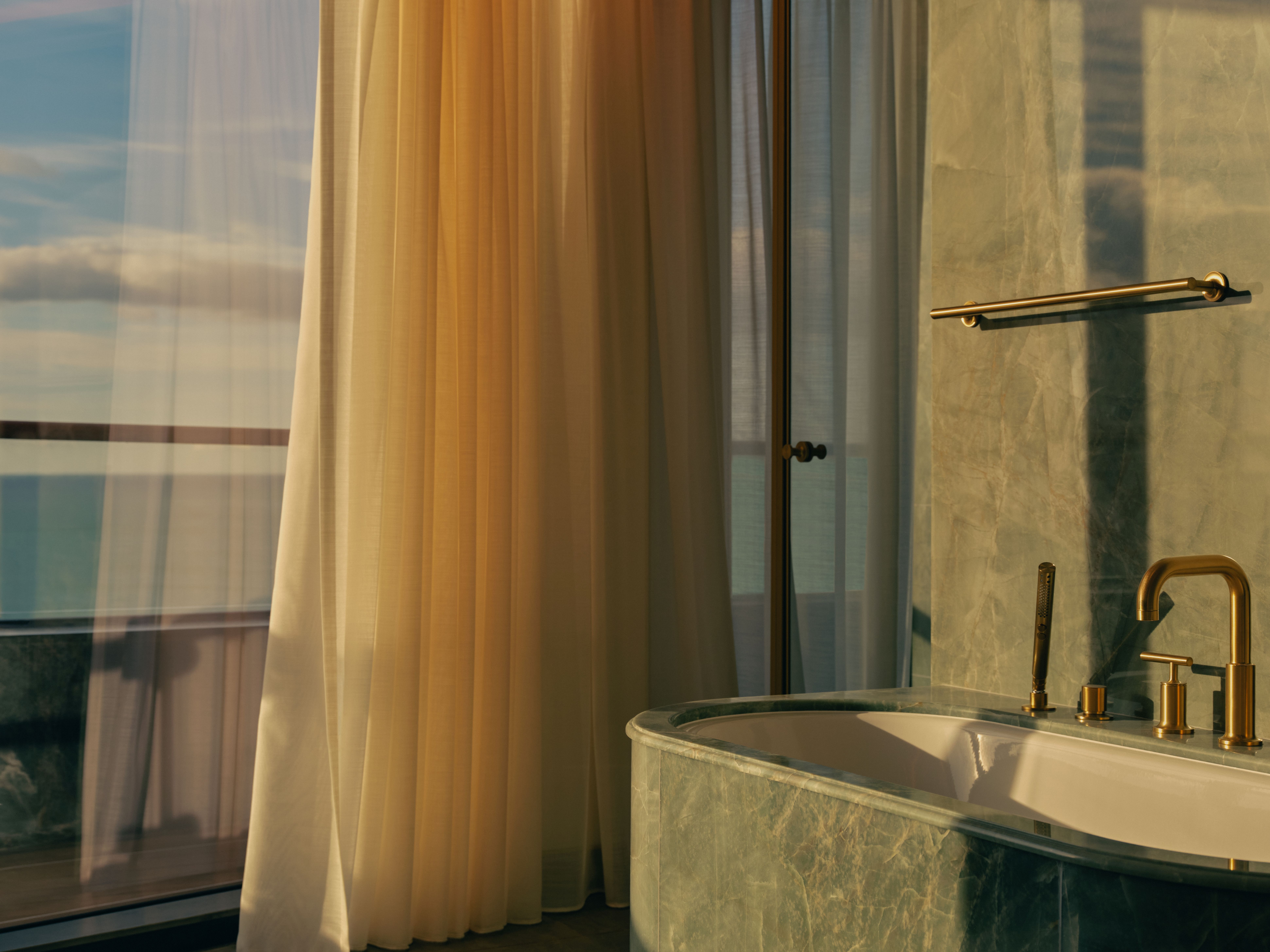 four seasons i yatch review