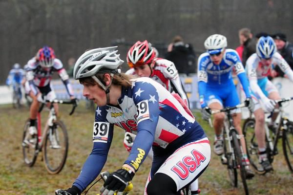 Jeff Bahnson (USA) riding mid-pack.