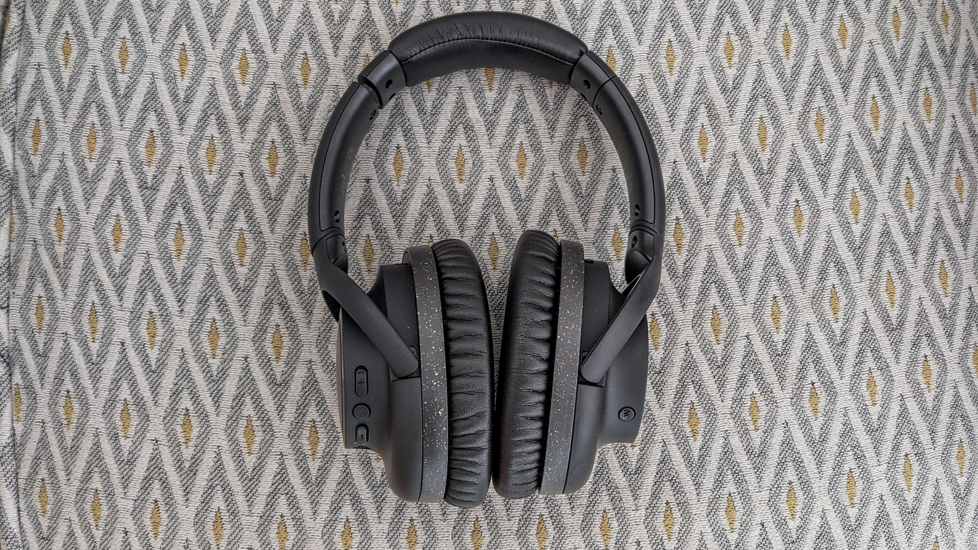 Bose QuietComfort Ultra Headphones gen 2 vs Audio Technica ATH-S300BTBK