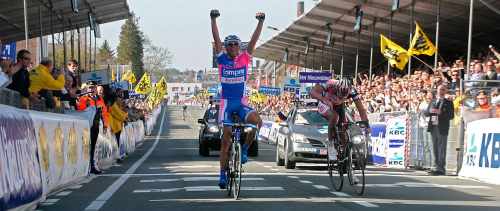 Alessandro Ballan (Lampre-Fondital) takes the win in 2007.