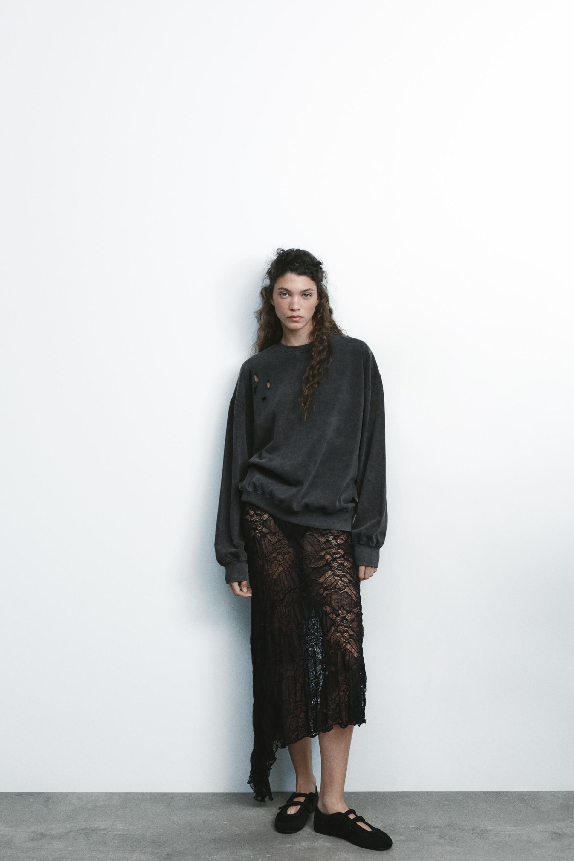 Fashion People Can't Stop Styling the Pretty Lace Skirt Trend | Who ...