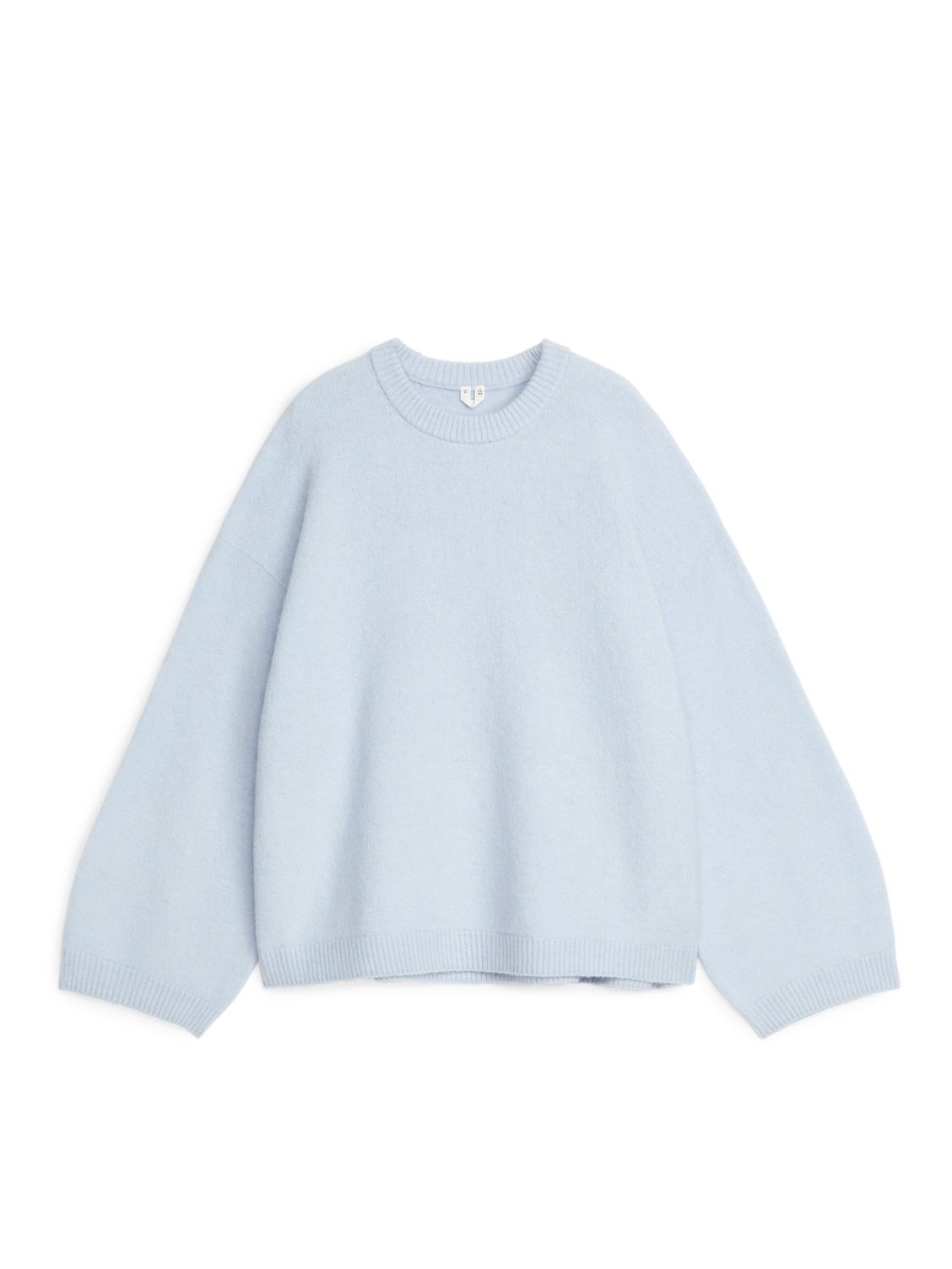 missing-image الجميع يصممون القميص الأبيض تحت صيحة البلوز