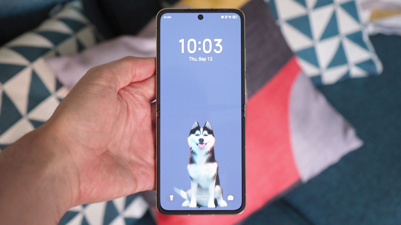 Tecno Phantom V Flip 2 5G v Samsung Galaxy Z Flip 6