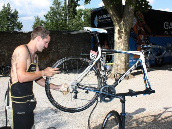 Even the spokes are scrubbed clean.