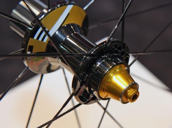 The rear hub on the SRAM S30AL Gold wheels include handy markings to help properly adjust bearing preload.