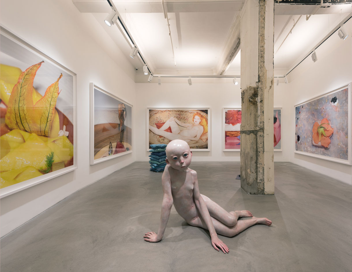 The Hong Kong gallery hosts a joint show, pitching erotic food photographs by Teller against nude sculptures from Jing