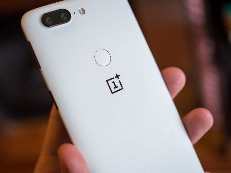 OnePlus 5T in Sandstone White