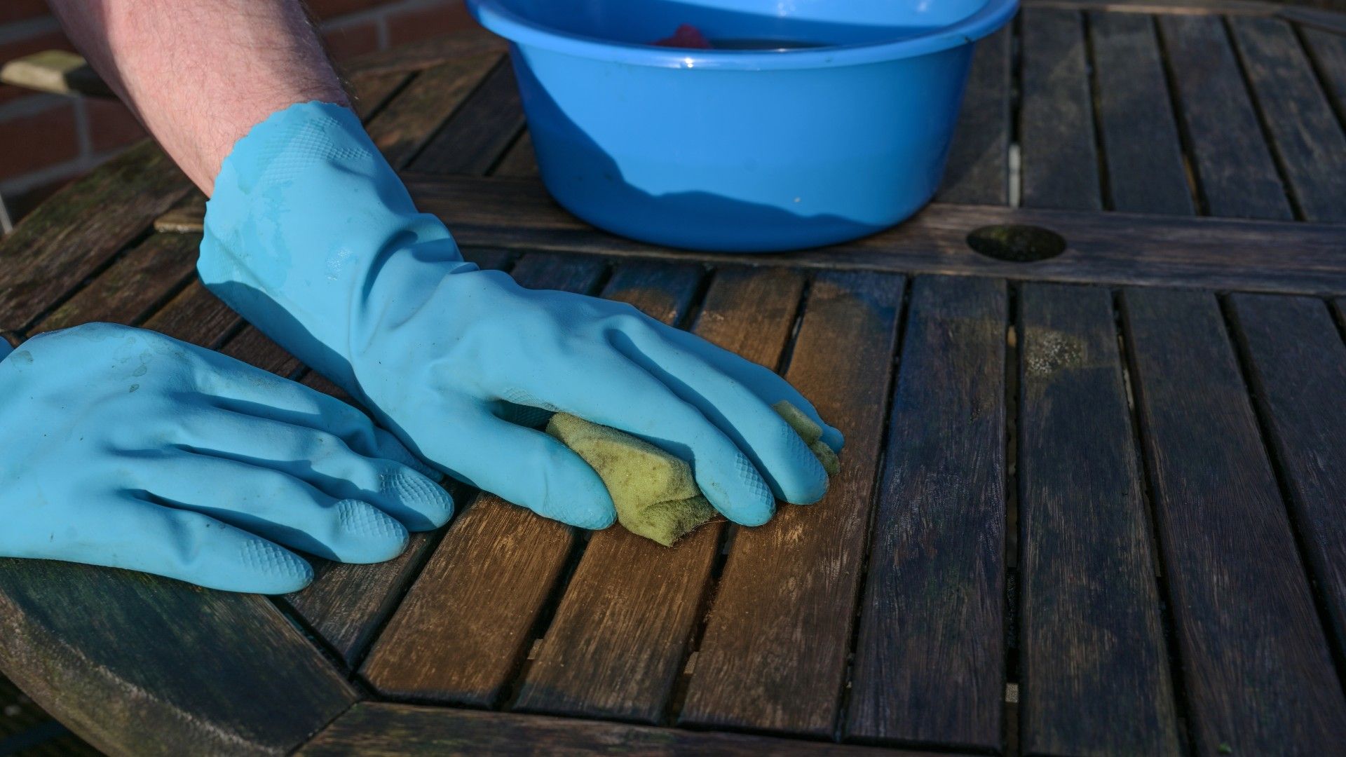 How to clean wooden garden furniture
