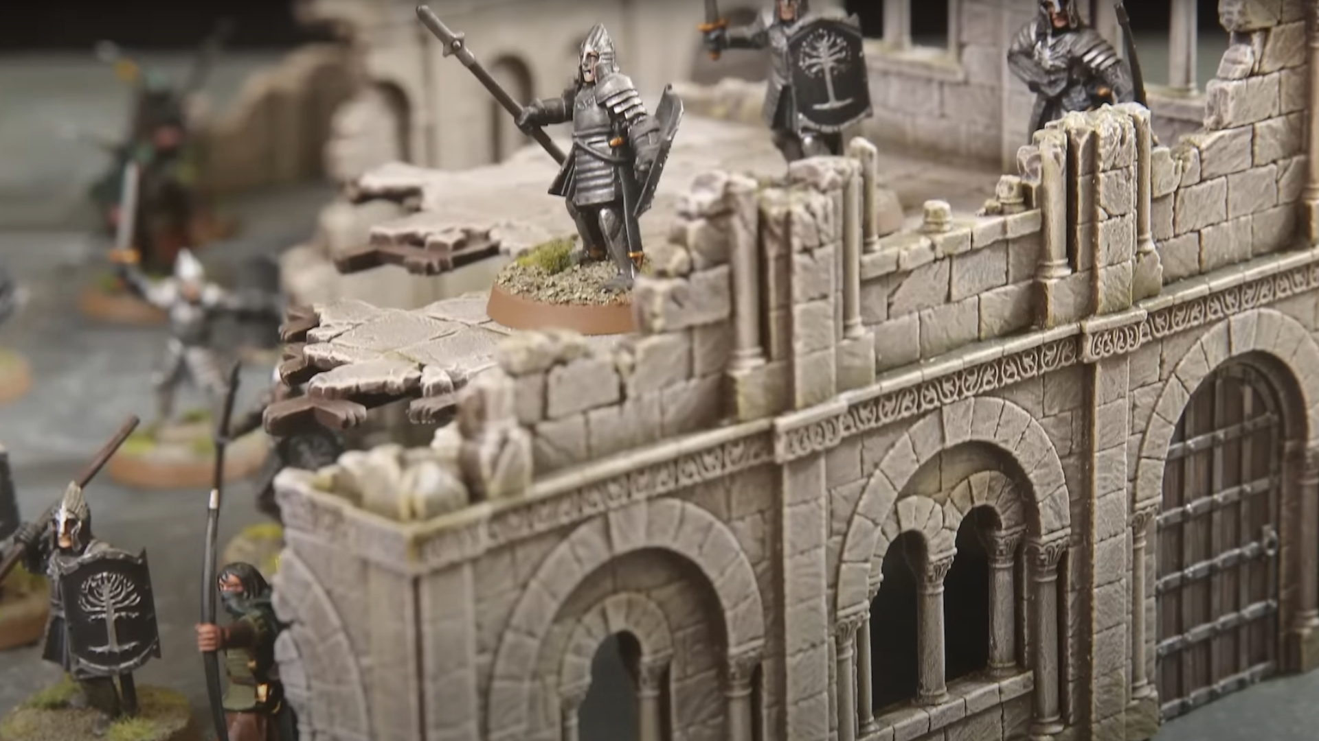 Primer plano de las ruinas de la Batalla de Osgiliath de El Señor de los Anillos