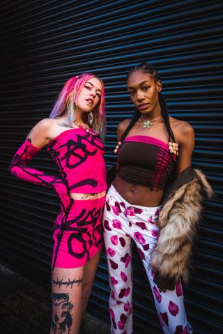 use gritty backstreets to produce eye-popping fashion shots