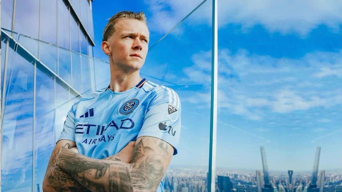 Player wearing the 2025 NYC FC home kit