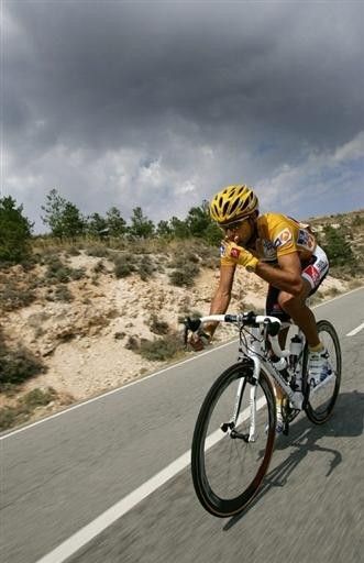 Alejandro Valverde (Caisse d'Epargne) during stage 12