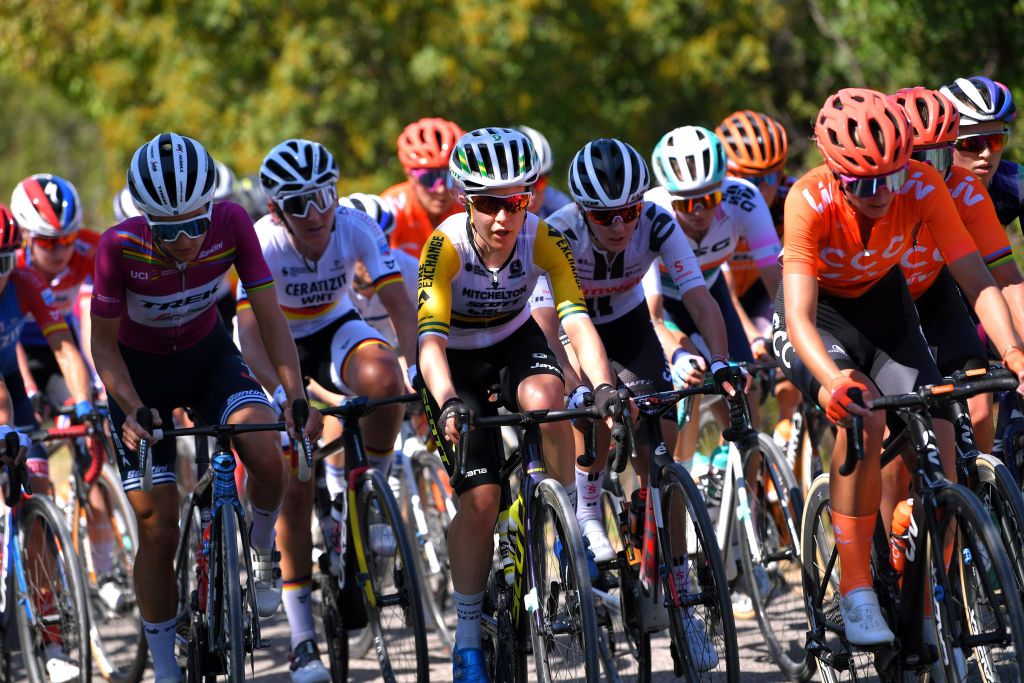 ARCIDOSSO ITALY SEPTEMBER 12 Elisabeth DeignanArmitstead of The United Kingdom and Team Trek Segafredo Pink UCI leader Jersey Amanda Spratt of Australia and Team Mitchelton Scott during the 31st Giro dItalia Internazionale Femminile 2020 Stage 2 a 1248km stage from Civitella Paganico to Arcidosso GiroRosaIccrea GiroRosa on September 12 2020 in Arcidosso Italy Photo by Luc ClaessenGetty Images