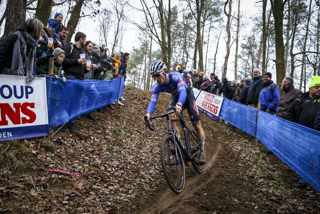 Niels Vandeputte (Alpecin-Deceuninck) tackling the descent at X2O Trofee Herentals