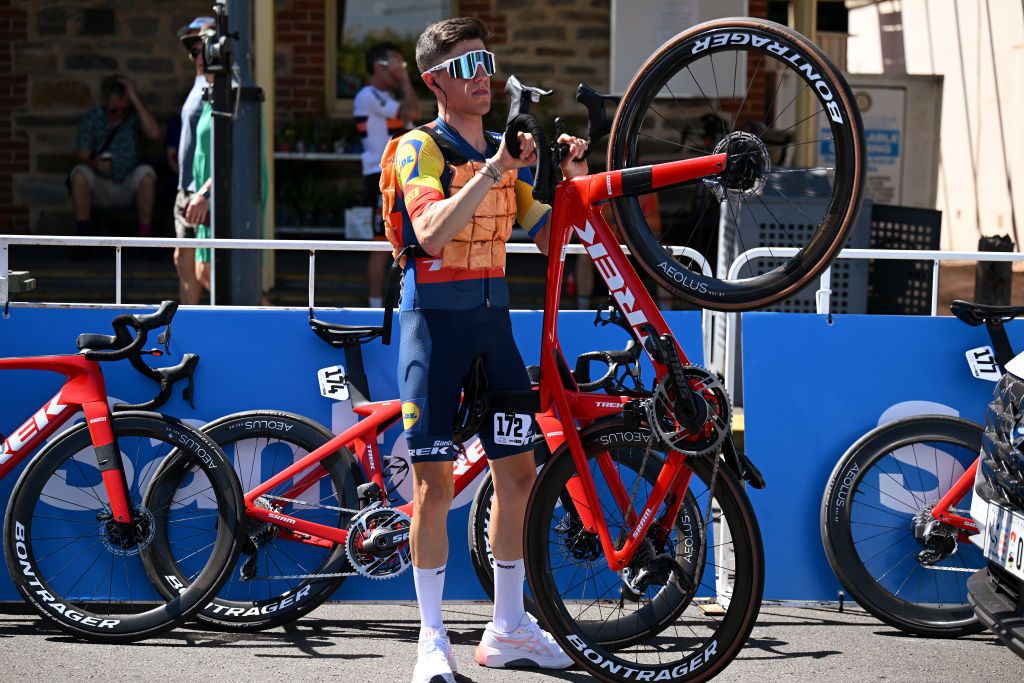 Juan Pedro Lopez Perez (Lidl-Trek) wears a cooling vest before the start of the stage