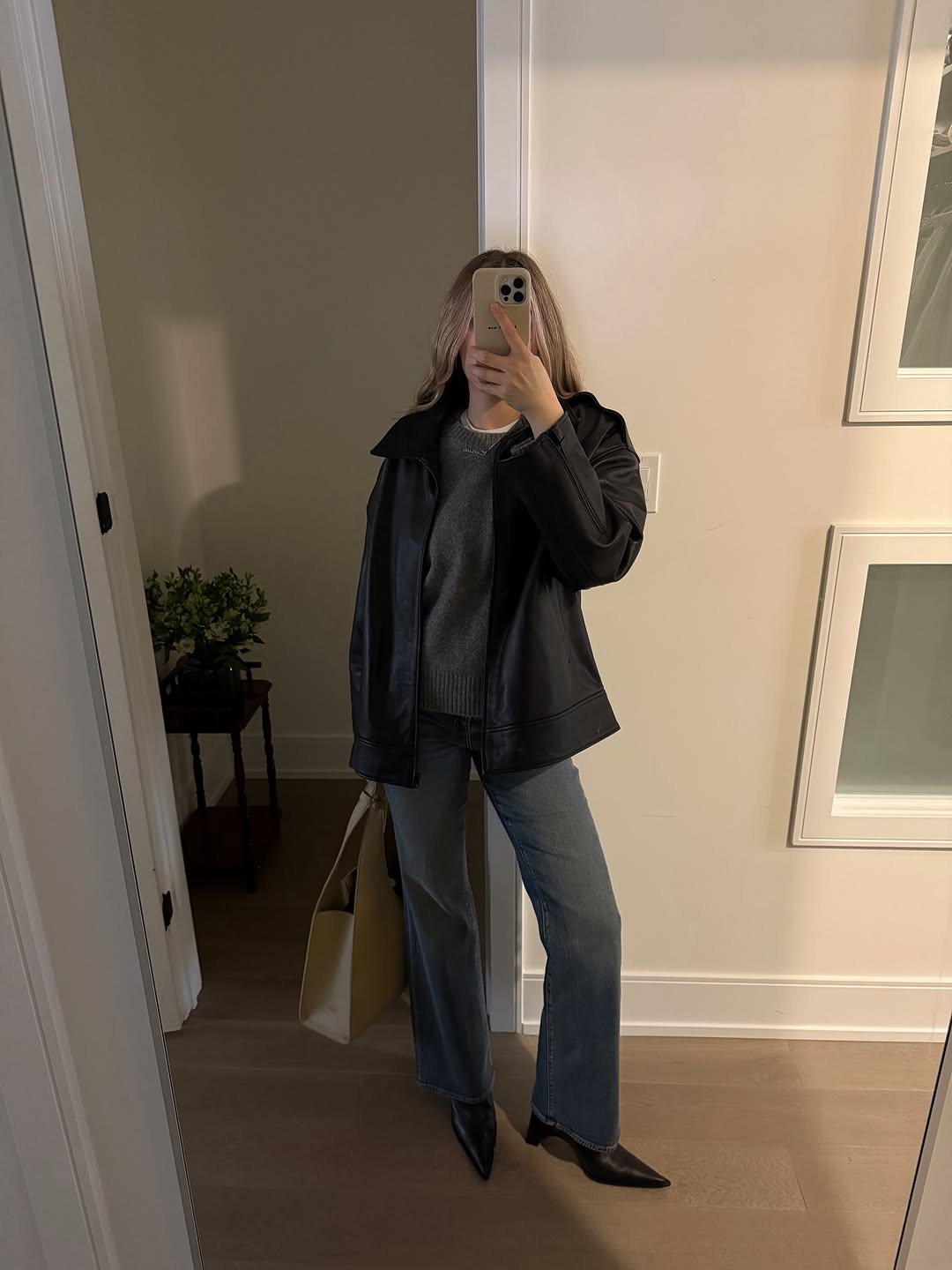 woman wearing medium wash cropped jeans trend