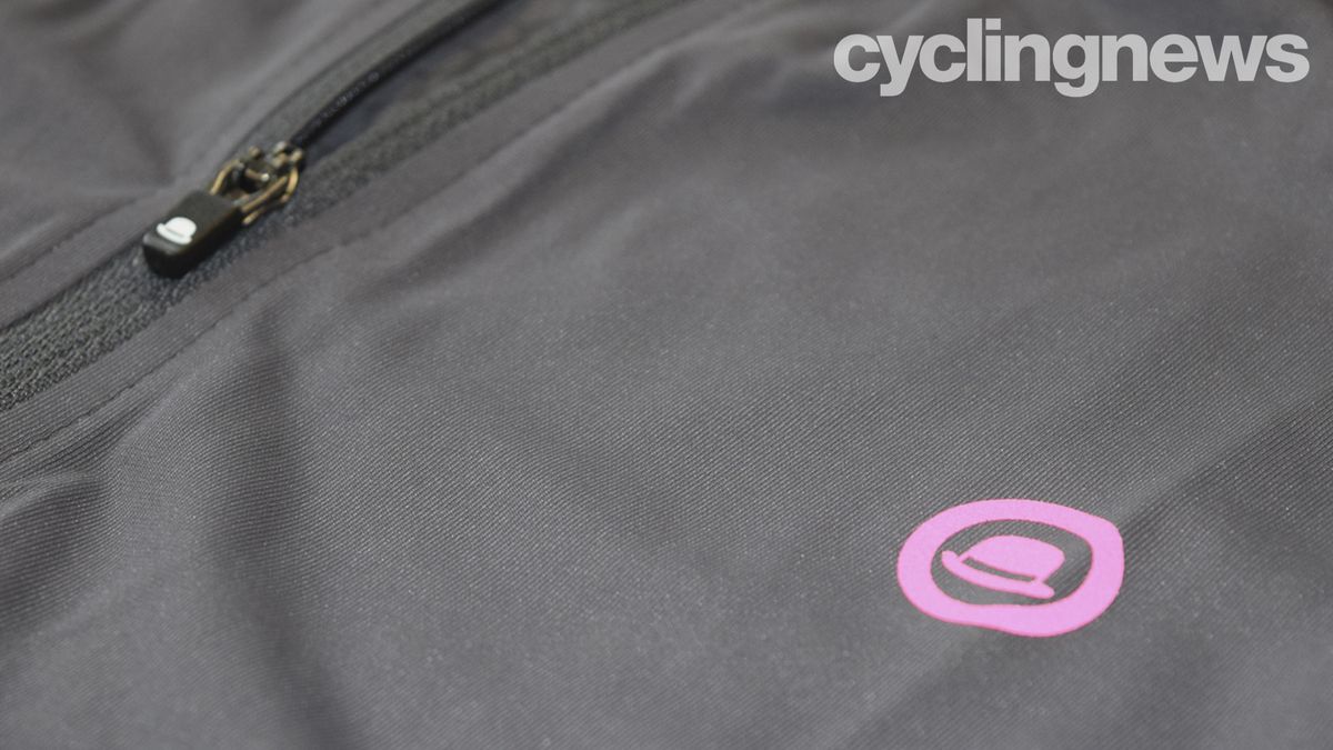 Chapeau Etape jersey carbon grey detail