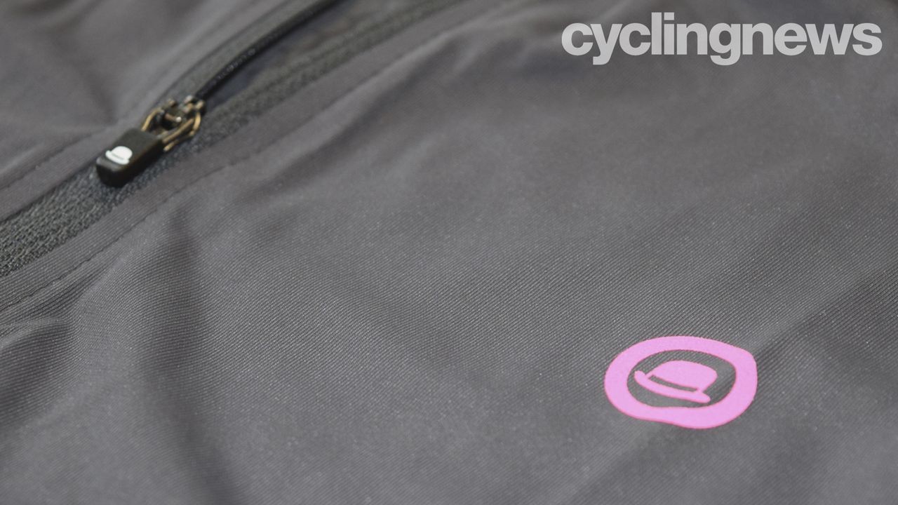 Chapeau Etape jersey carbon grey detail