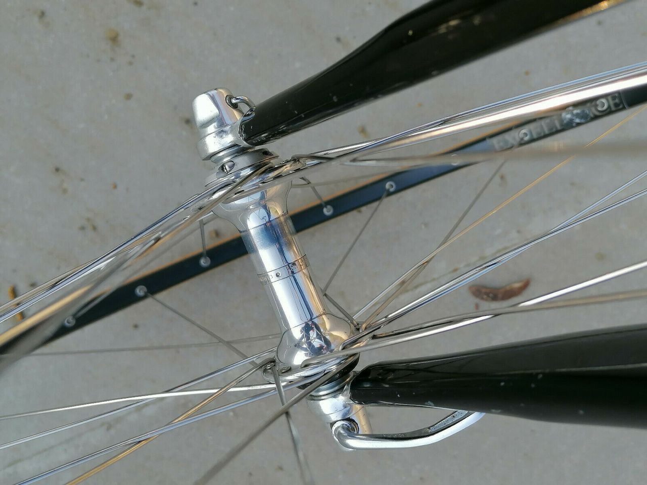 Although the rest of the bike uses Campagnolo Chorus components, the front hub is actually a Campagnolo Record one, while both hubs are laced with Ambrosio rims