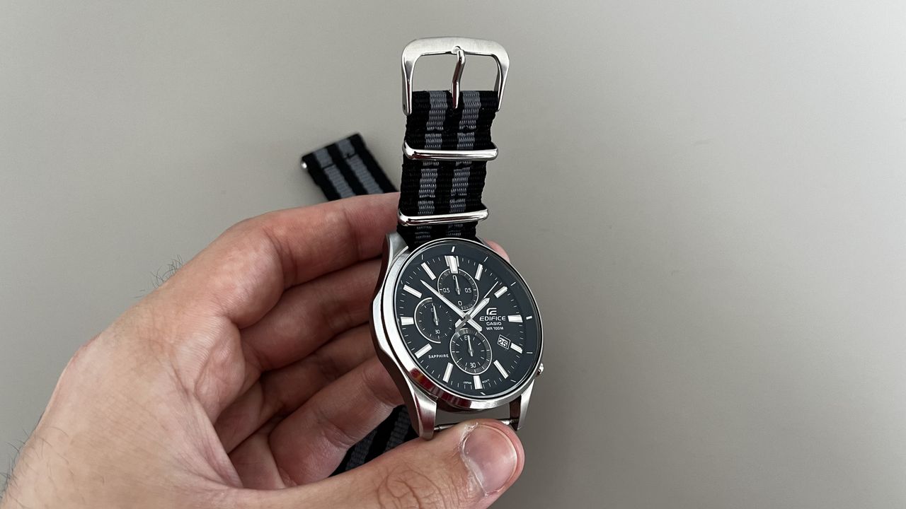 Changing the watch strap on a Casio Edifice