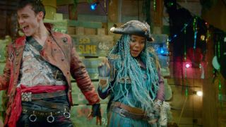 China Anne McClain and Thomas Doherty singing "What's My Name" in Descendants 2