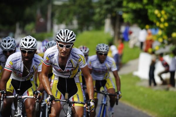 Azad University controled the race
