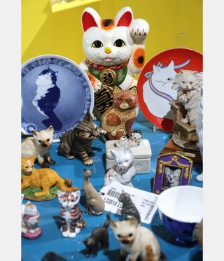 cat figurines from Freddie Mercury auction
