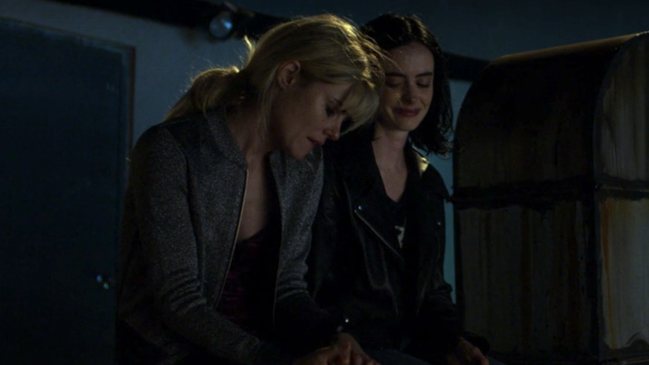 Trish Walker (Rachael Taylor) and Jessica Jones (Krysten Ritter) speak on Jessica Jones.