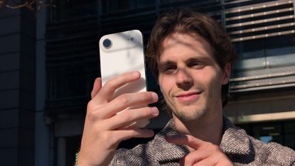 Man holding the iPhone Air in portrait