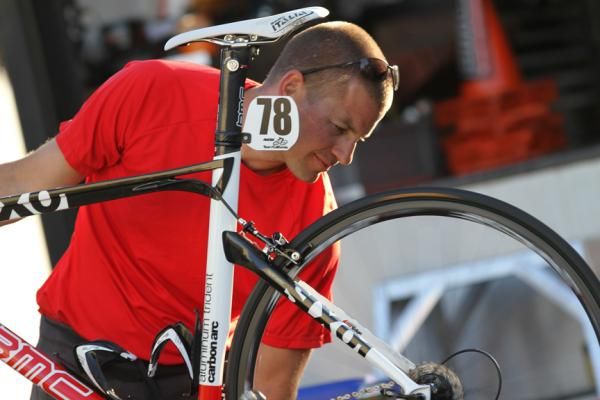 Ian Sherburne finishes the post-crash repairs on Simon Zahner&rsquo;s bike.