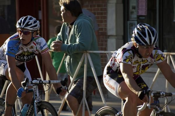 Laura Van Gilder (Mellow Mushroom) leads a Colavita/Baci Pro Cycling rider.
