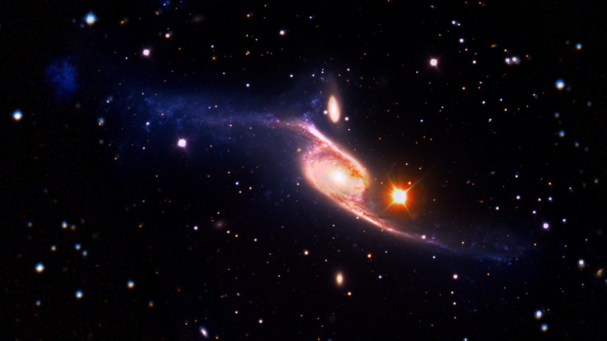 اخباربزرگترین کهکشان مارپیچی شناخته شده در جهان در تصویر چند تلسکوپ می درخشد