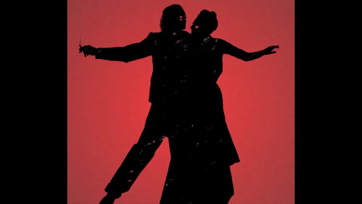 Joaquin Phoenix and Lady Gaga&#039;s silhouettes dancing in Joker: Follie à Deux. 