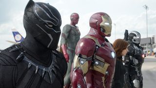 Superhjältarna står uppradade i Captain America: Civil War