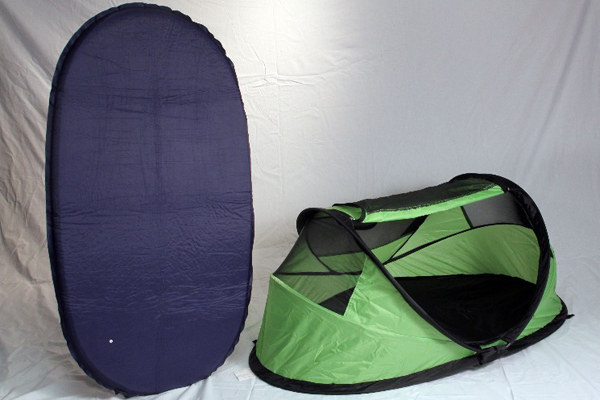 PeaPod Travel Bed (green) with Inflatable Air Mattress