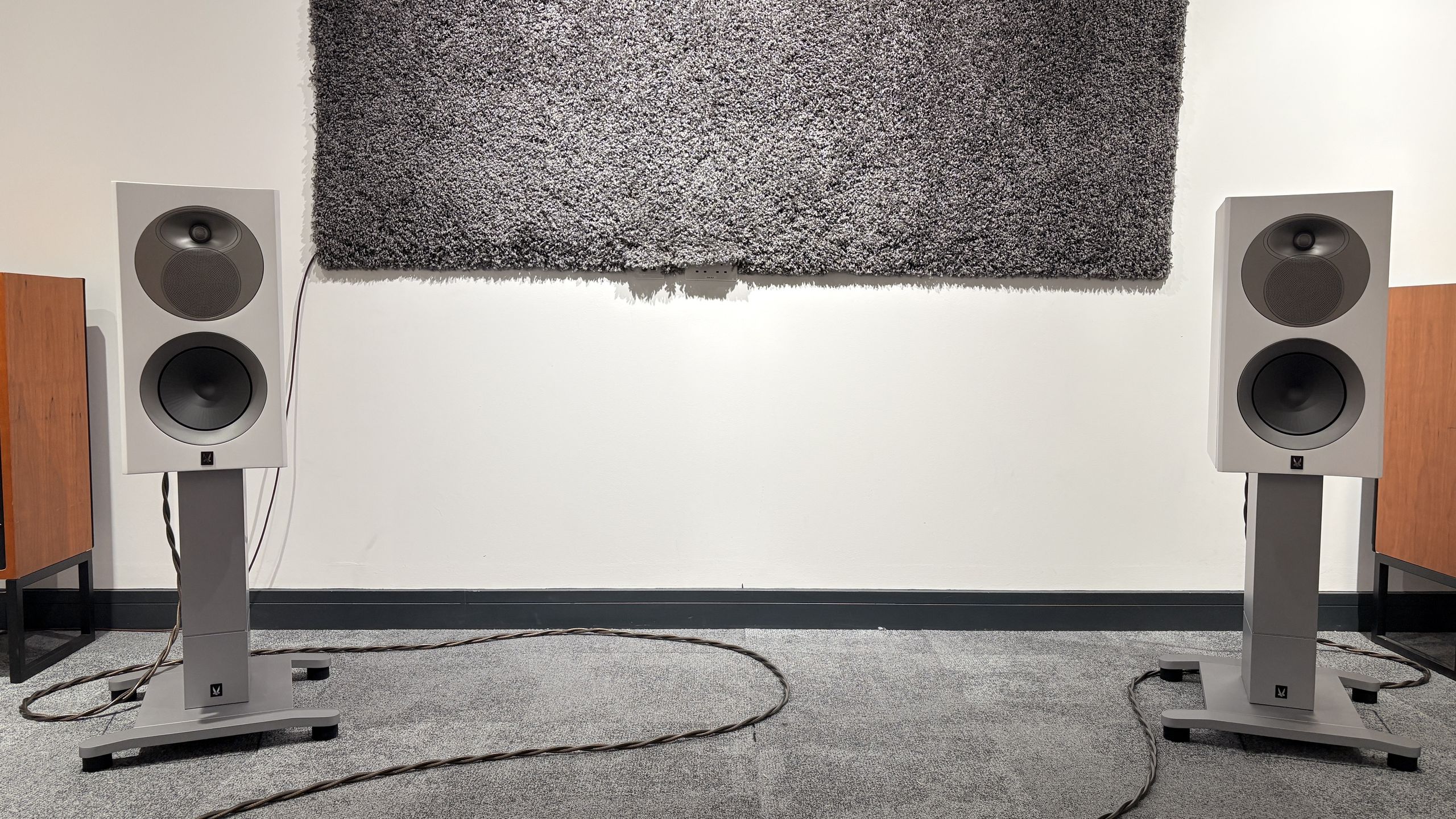 Arendal 1528 Bookshelf 8 review