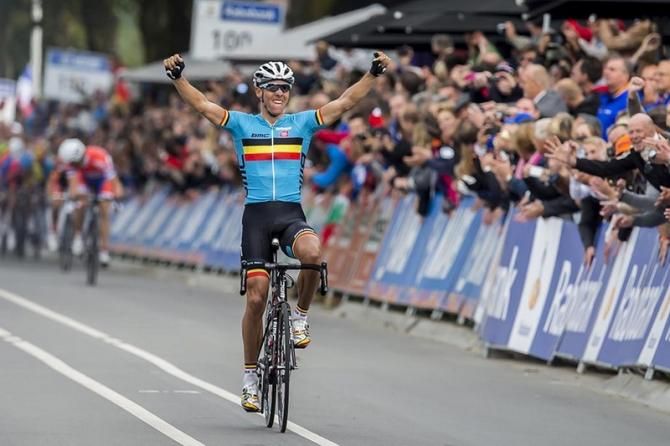 Philippe Gilbert solos to a win in the UCI World Championship men's road race after attacking on the Cauberg.