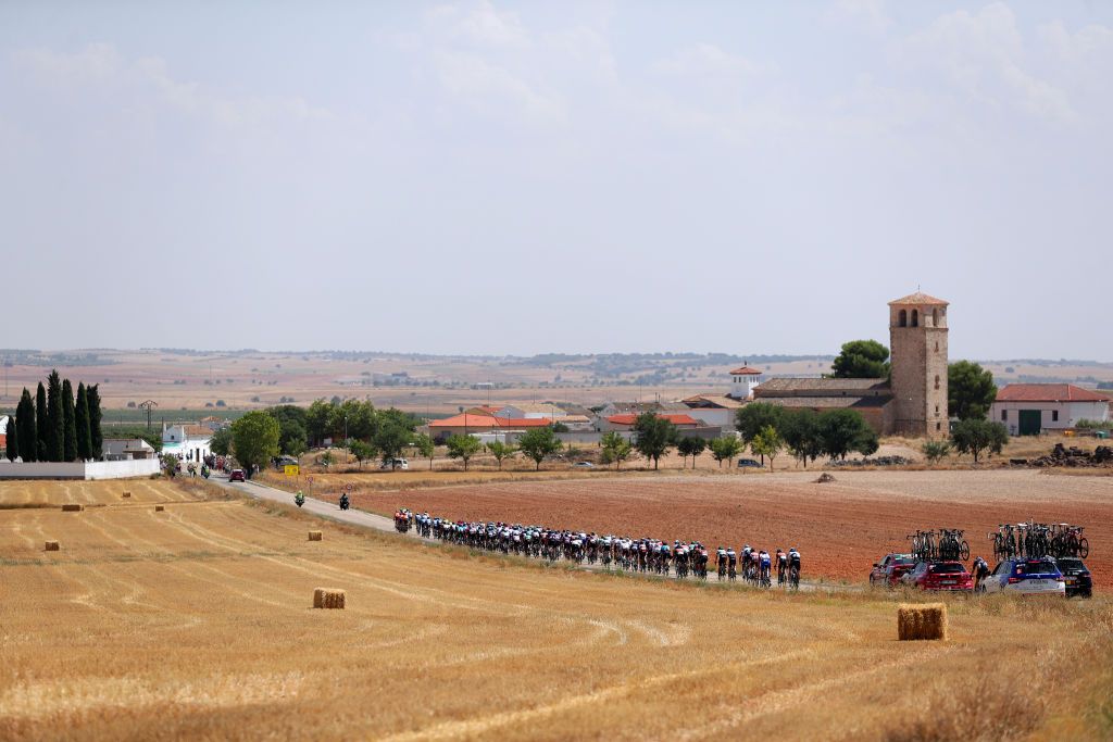 ALBACETE SPAIN AUGUST 18 A general view of the peloton during the 76th Tour of Spain 2021 Stage 5 a 1844km stage from Tarancn to Albacete lavuelta LaVuelta21 on August 18 2021 in Albacete Spain Photo by Gonzalo Arroyo MorenoGetty Images
