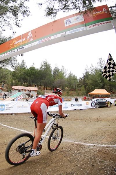 Lene Byberg (Specialized) finishes
