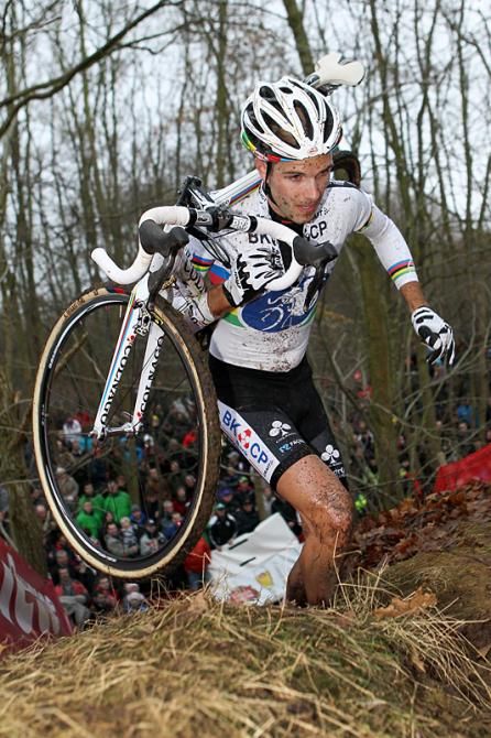 Niels Albert makes his charge up the hill