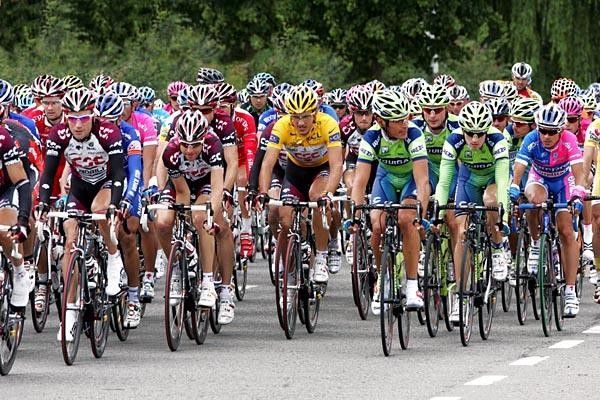 Cancellara sticking out in his yellow jersey and helmet in the peloton