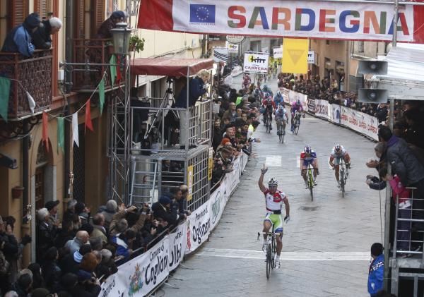 Peter Sagan (Liquigas-Cannondale) moves back into the overall lead.