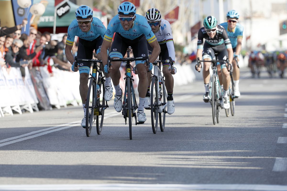 Omar Fraile leads the group in for second