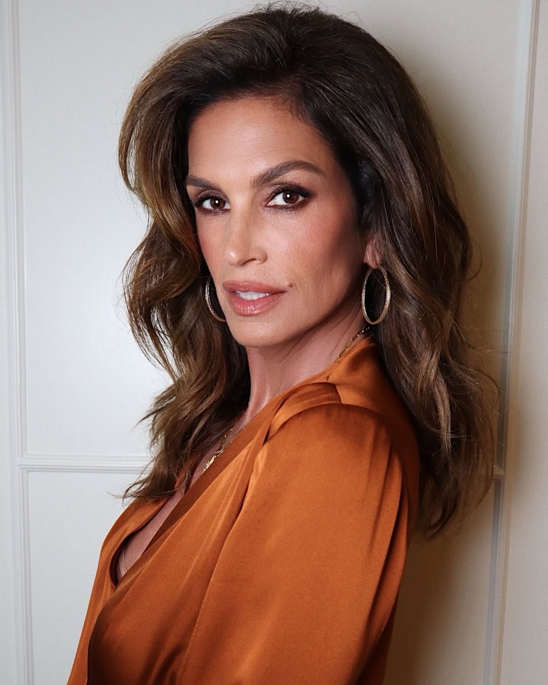 Cindy Crawford wearing brown eyeliner.