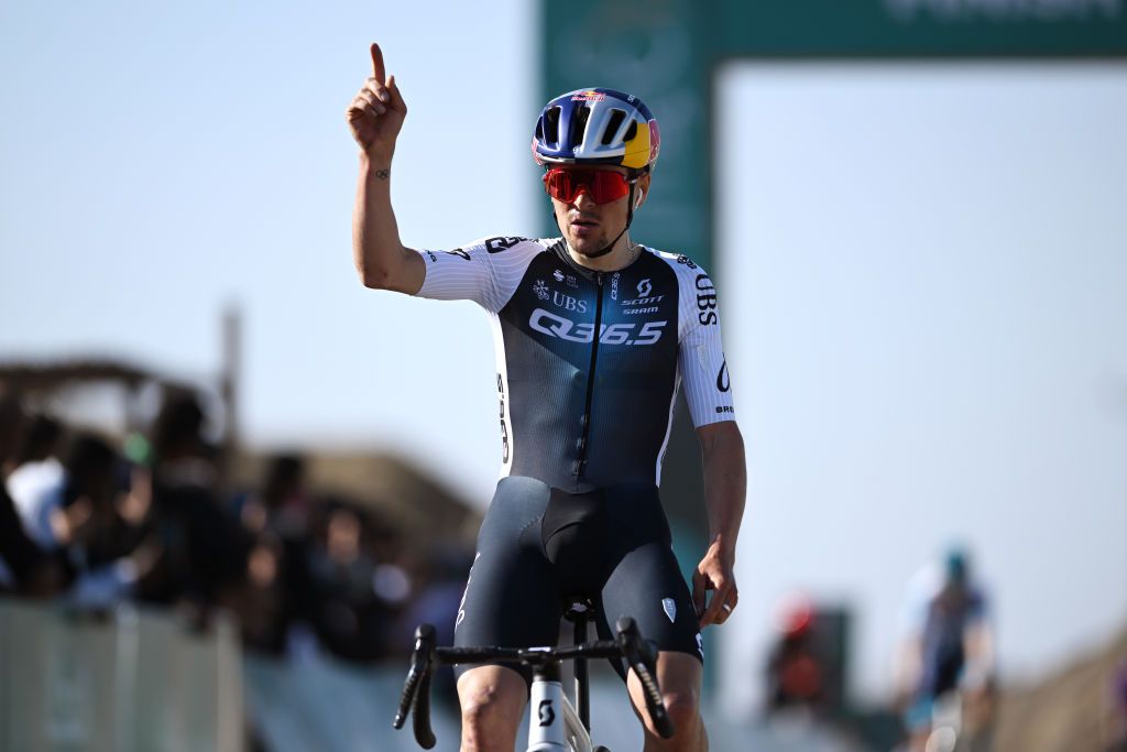 Tom Pidcock (Q36.5) wins stage 2 of the AlUla Tour