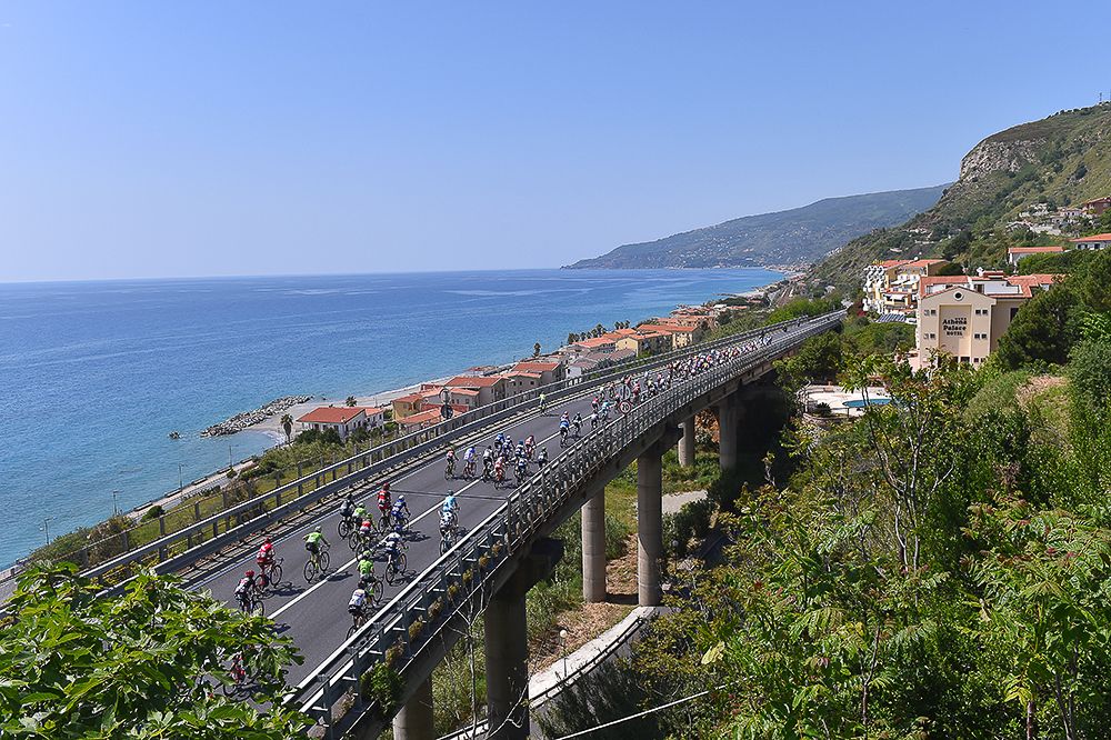 The peloton rides along the coast during the Giro's fourth stage.