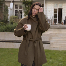 Alexa Chung wears Zara winter coat trends. She wears a grey wool Zara coat. 