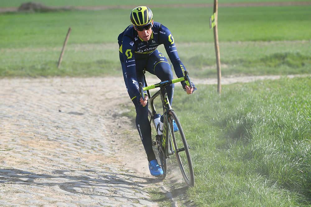 Matt Hayman (Orica-Scott) takes a corner at speed