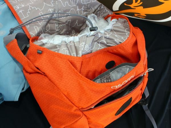 The drawstring main compartment helps keep contents clean and dry while multiple smaller pockets keep contents organized.